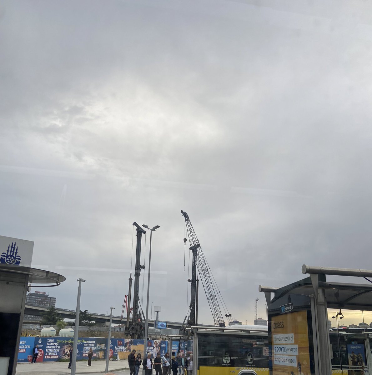 kaan_ett's tweet photo. Uzunçayırda böyle bir çalışma var, hiç sanmıyorum ama olur da peronların yanına yeni metro girişi yapıyorlarsa helal olsun gerçekten https://t.co/7VRKqsiGig