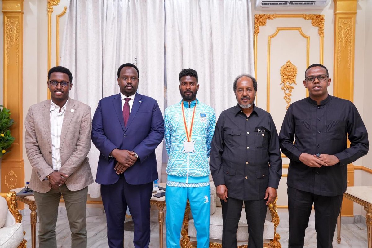 President @HassanSMohamud received athlete  Abdullahi Jama Mohamed at @TheVillaSomalia and congratulated him on his victory at the recent #13thAfricanGames in #Accra, where he won a silver medal in the 5000 meters. Abdullahi's dedication to representing his country shows the