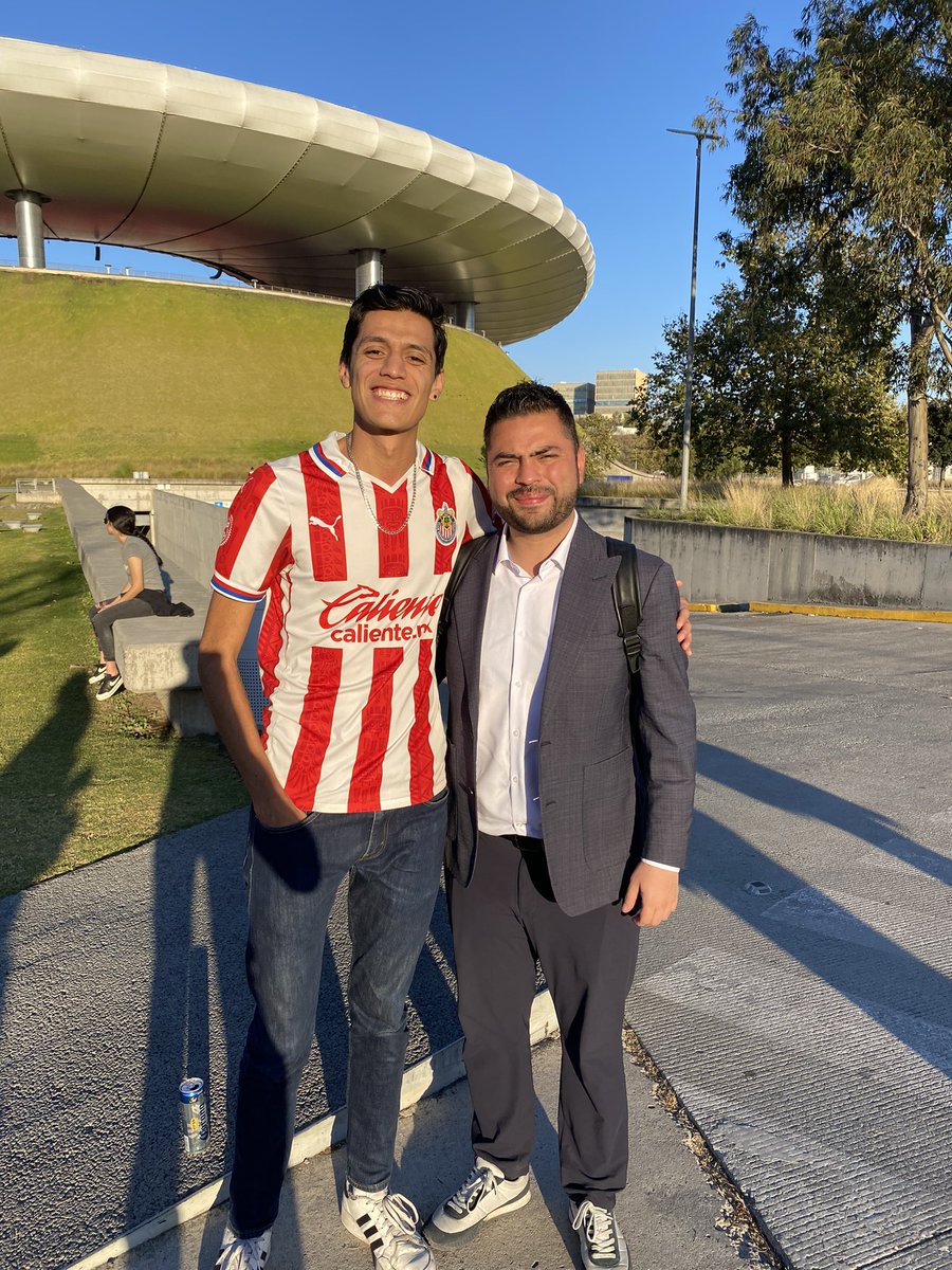 CarlosTrejor's tweet photo. @LopezElizondo11 @calientesports Y con el chivahermano más carismático 
#masaccionmasdiversion https://t.co/eAJzmIq0bt