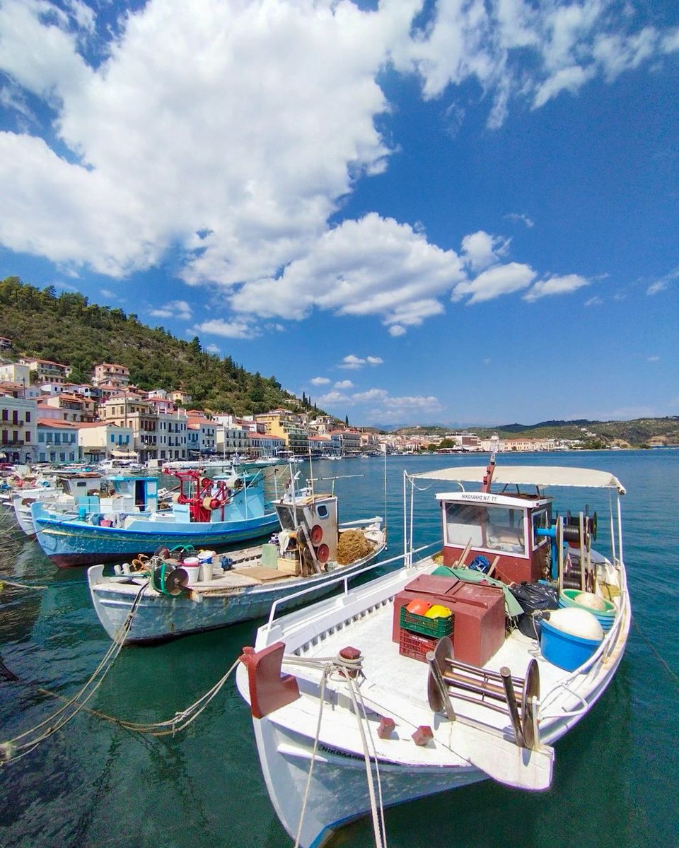 #Gythio is a beautiful fishing town on the southern side of #Peloponnese. This place is surrounded by nice beaches and constitutes a convenient base for day excursions in the region of #Laconia. #Mani
📷 aba_tziz
