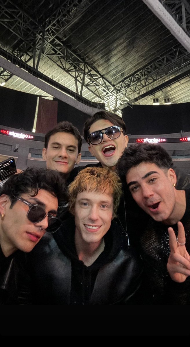 Cuando estaba viendo el live, sólo recordé mi yo de 16 años 

Fui feli 😭

CD9 RELOADED CD9 NEW ERA