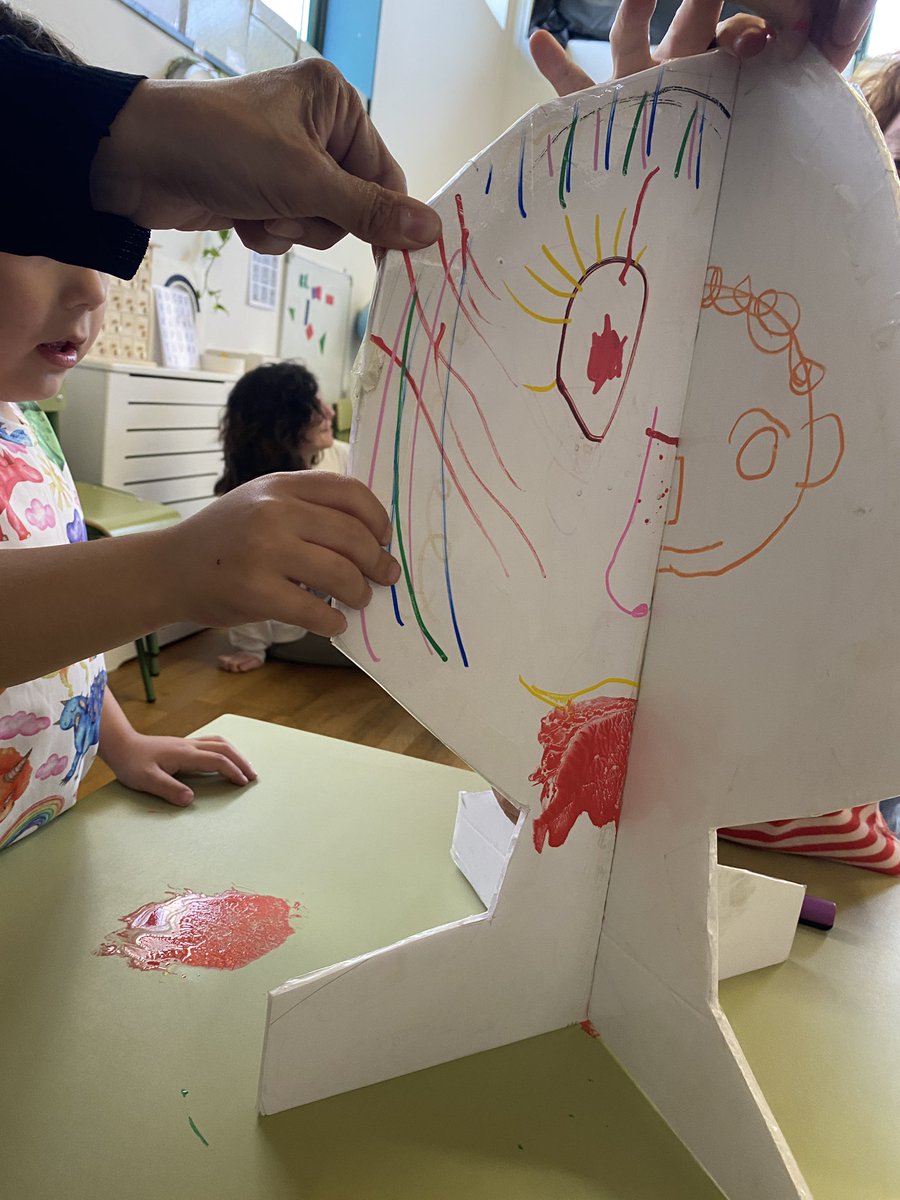 pepateca's tweet photo. Hoxe tivemos 2 obradoiros con @almadearke de @espacioarkhe. Experimentamos, creamos e xogamos co rostro.Unha tarde estupenda en compañía de todas as familias.Grazas pola vosa implicación e grazas Alma por vir ao noso cole!#bescolaresgalabertas #BibliotecaCreativa #FamiliasnaBE https://t.co/MN2gy4l7uu