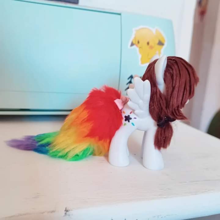 MsColorsplash's tweet photo. SHE IS DONE splash has now manifested in to our world!
❤️🧡💛💚💙🩵💜
(took me a whole month to make her)
#mlp #mlpoc #mlpcustom #custom #customdoll #ooak #dollcustomizing #mlpfim https://t.co/EYIcJ5Zy65