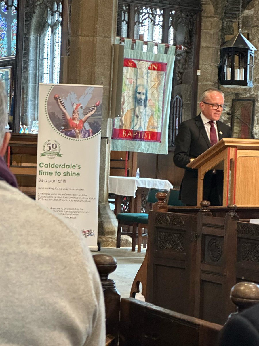 Lovely moment for all of us @Calderdale as we came together to celebrate 50 years as a Council & as #Calderdale at @HalifaxMinster - thank you to Zoe in our comms team for the wonderful cake! 🍰 💚 #localgov #VisionCdale2024