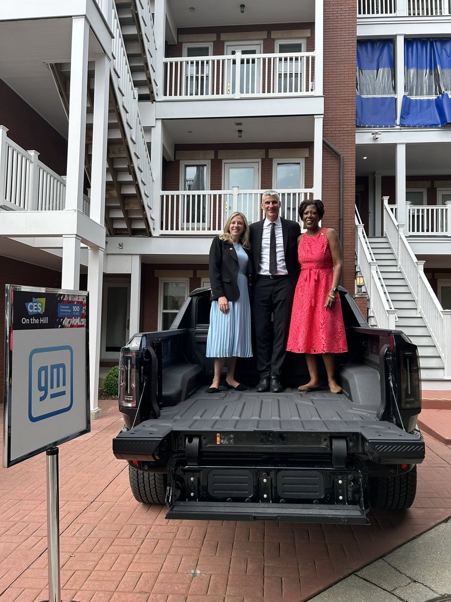 kmfabrizio's tweet image. .@GM’s GMC Hummer EV pickup truck is  a BIG hit at CES on the Hill. #CTATechWeek