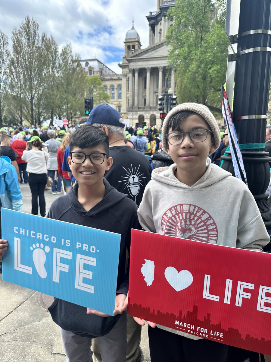 ohdschicago's tweet photo. Our Respect Life Senior Coordinator, Ray Pingoy, led the charge as we attended the Illinois State March for Life in Springfield today!

With banners and full hearts, we march to amplify the voices of the voiceless and build a culture of life!
#MarchForLife #ProLife 🕊️✨ https://t.co/CAe0DU0Quj