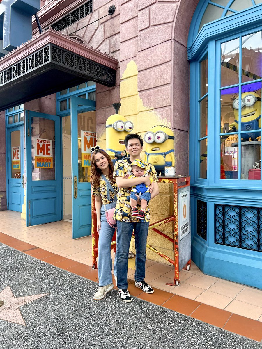 dheayodtry's tweet photo. Family fun day at Universal Studios 😚😚💙💛 https://t.co/2lUrliOAef