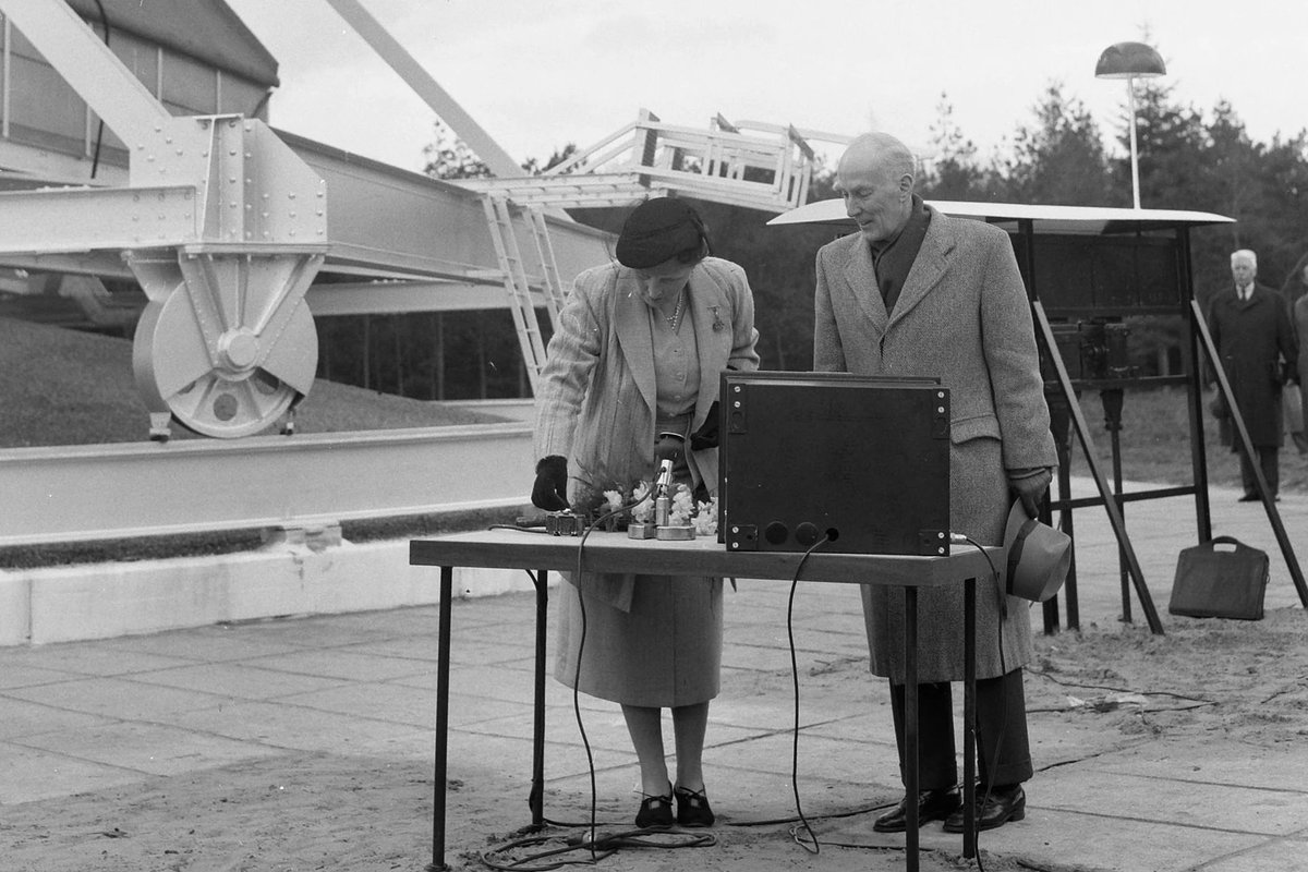 Bijna ons de verjaardag van de telescoop gemist! Op 17 april 1956 werd de telescoop geopend door koningin Juliana, bijgestaan door professor Oort.