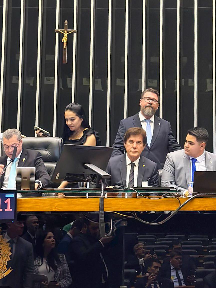 Participei de audiência pública que discutiu os serviços de motoristas de aplicativos. 
Se faz necessário um debate que possa viabilizar o trabalho que garante o sustento de muitas famílias.