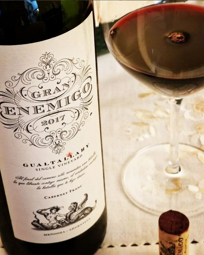 VivaoVinho's tweet photo. Gran Enemigo 2017, um Cabernet Franc de respeito
Ótimo equilíbrio entre frutas vermelhas e um toque fumado. Evoluiu muito bem durante a refeição, trazendo um toque fresco.
#vinho #wine #vivaovinho #winetop #topwine #winetip #argentina #vinhoargentino #elenemigo #cabernetfranc https://t.co/UEqd4VoiCm