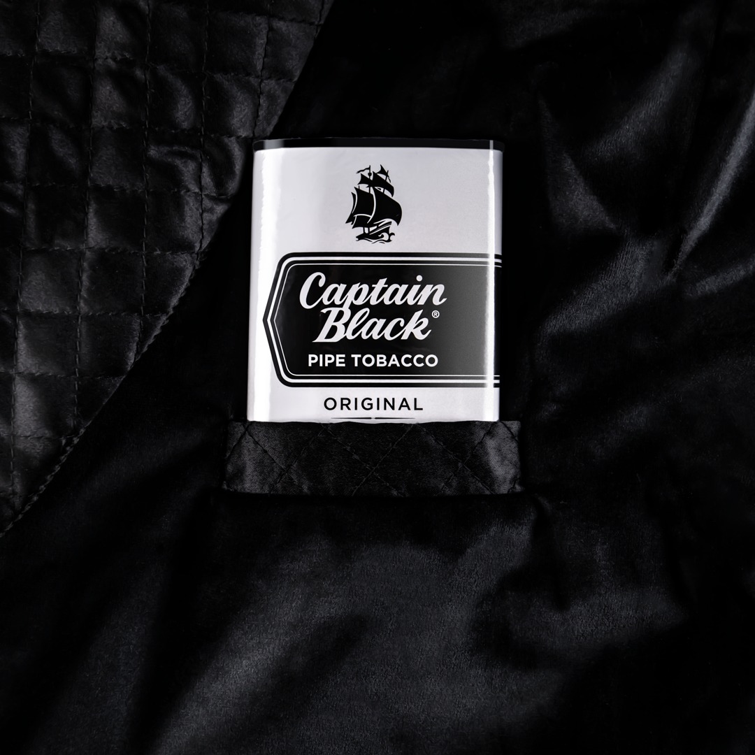 CaptBlackPipe's tweet photo. Like ensconcing yourself in velvet. #CaptainBlack #Original

Is Original your favorite Captain Black blend? Let us know here with a comment! https://t.co/IMsDuCNqJy