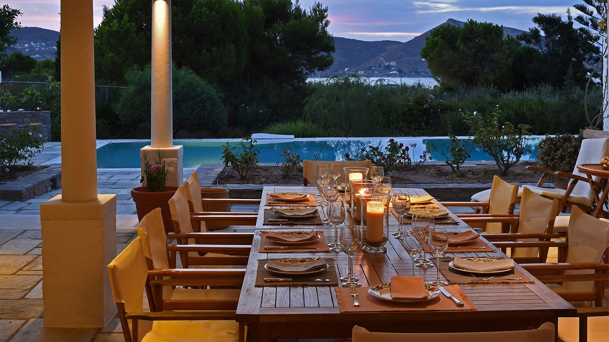 Where will you be heading this summer?

Why not try one of the top 10 trending destinations in the luxury vacation rentals space?

Find out more: smilinghouse.ch/top-10-summer-…

#LuxuryTravel #ShortTermRentals #VacationRentals