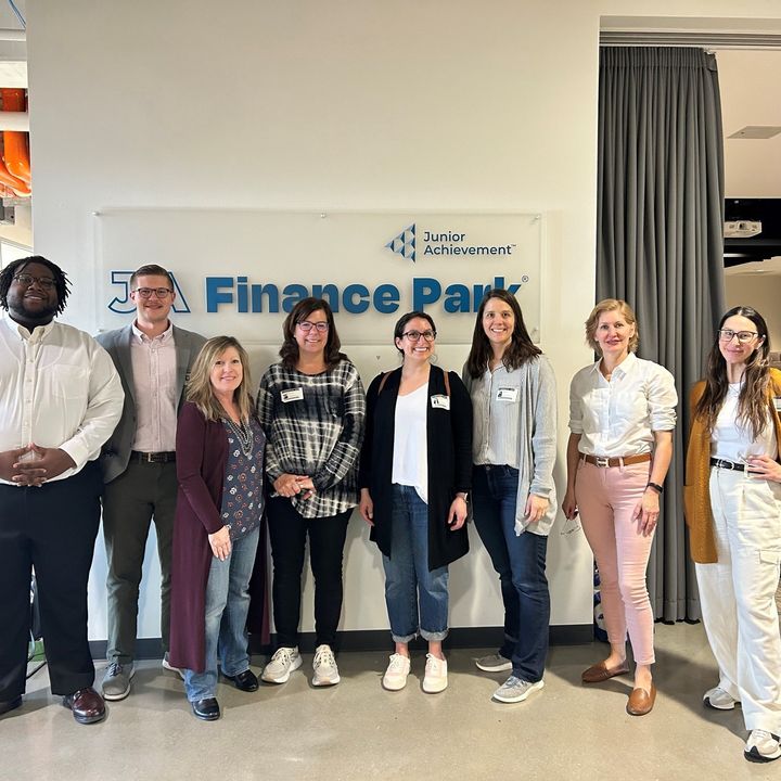 ABA staff recently led financial literacy lessons for middle school students at @JA_GW's Finance Park to celebrate #FinancialLiteracyMonth and the ABA Foundation's #TeachChildrenToSave program. 📚 Thank you to our volunteers!