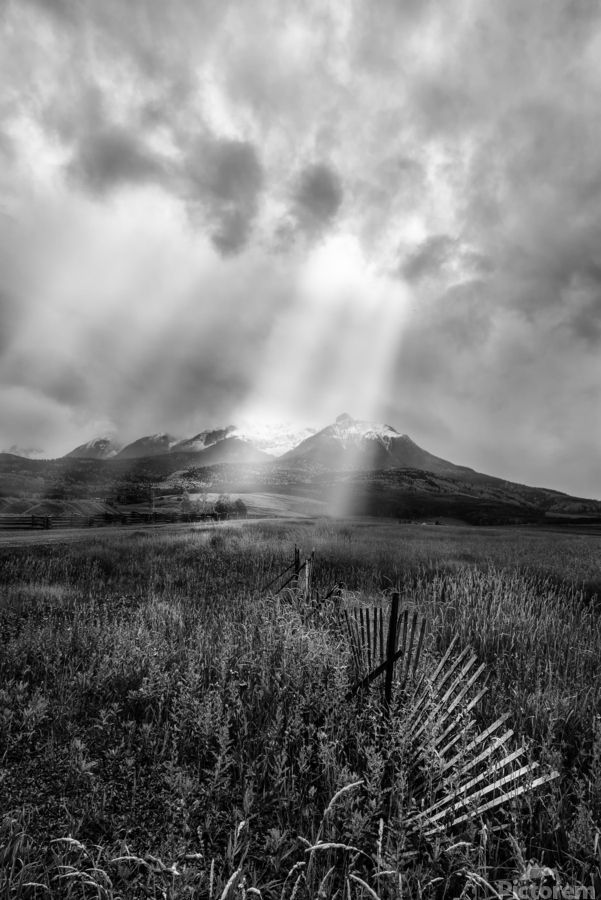 Black and White photography from the San Juan Mountains near Ouray, Colorado.  #art #landscapephoto #photography #colorado #art4sale #homedecor #giftidea #artlovers 

Tap here for details and pricing buff.ly/44eodbP
