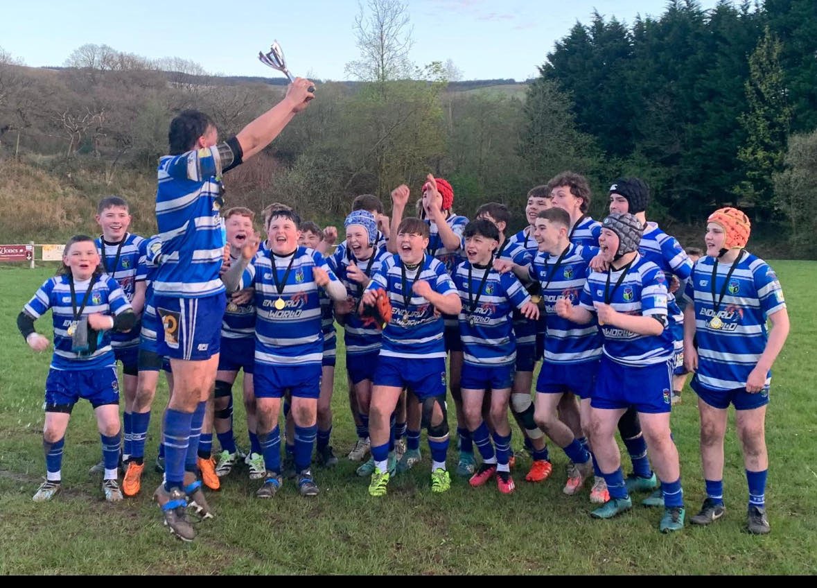 Academi Rygbi Ystalyfera (@ygy_rygbi) on Twitter photo Llongyfarchiadau enfawr i <a href="/ystradbluesrfc/">Ystradgynlais RFC 🏉 🏴</a> U14 ar ennill y Bowen’s🏆 15 disgybl Ystalyfera 🙌🏻 #RygbiYGY Llongyfarchiadau enfawr i <a href="/ystradbluesrfc/">Ystradgynlais RFC 🏉 🏴</a> U14 ar ennill y Bowen’s🏆 15 disgybl Ystalyfera 🙌🏻 #RygbiYGY