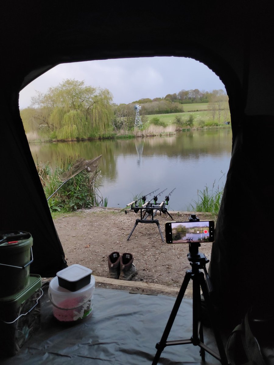 That North Westerly wind was proper cold, which meant zero fish between the 7 of us. Another 4 days to go 😀 plenty of time #sifishes #carpfishing #brrrr