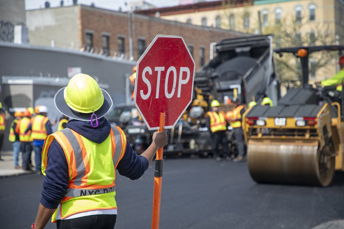 Safety is a team effort! So today, we teamed up with @NYC_DOT and @NYCDDC for National Work Zone Awareness Week to urge New Yorkers to slow down near construction sites. Keeping construction sites safe helps keep the workers who keep NYC flowing safe! #NWZAW #NYToughest💪