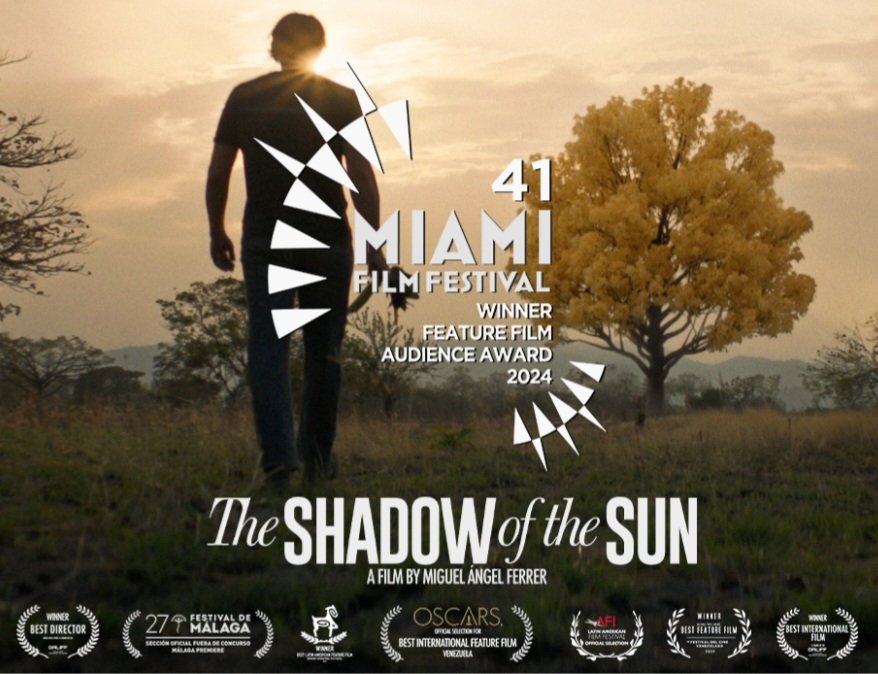 prensadecine's tweet image. #CineVenezolano
"La sombra del sol" (Miguel Ángel Ferrer, 2023) logró el #PremioDelPúblico en el @MiamiFilmFest . La película es una coproducción  Venezuela-EEUU y #ÓperaPrima del director venezolano.
Felicidades