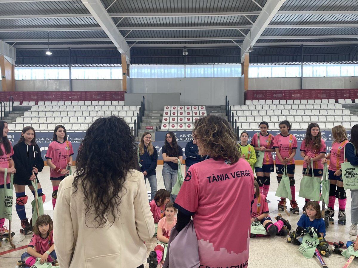 Tot el meu reconeixement a l’aposta del <a href="/CPVilafranca/">Club Patí Vilafranca</a> per l’hoquei femení, amb l’ambició de tenir totes les categories abans d’acabar l’any

Torno enamorada del projecte del club, de les jugadores i de la samarreta que m’han regalat 😍. Moltes gràcies!!!