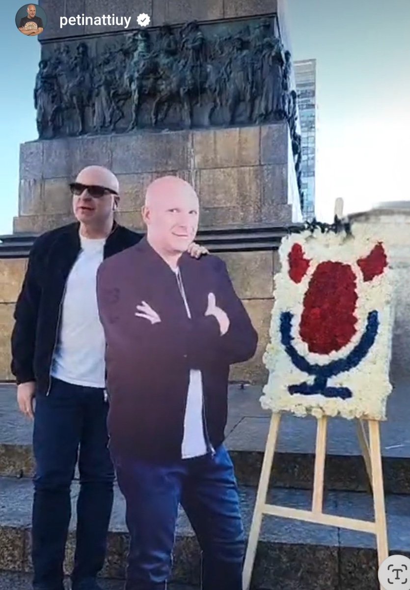 La ofrenda floral de #MalosPensamientos al pie del monumento al Gral Artigas estará hasta el anochecer. #34Temporadas.