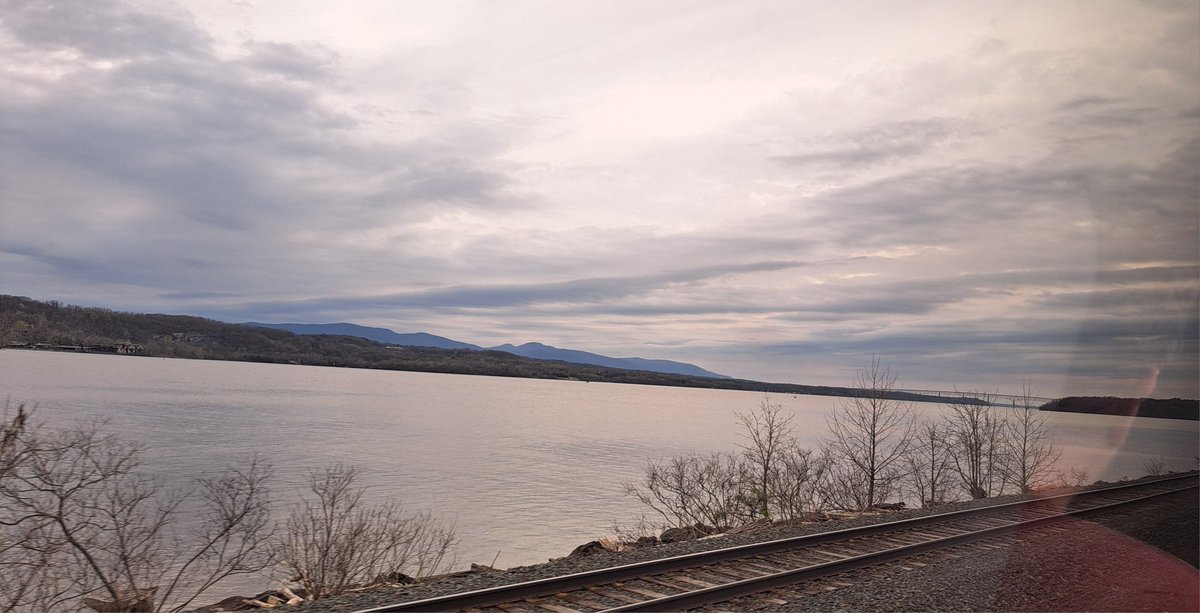 The #Hudson, The #Catskills and The #bridge from Amtrak's Ethan Allen.
#NewYorkState 
#RiverHudson
#trains