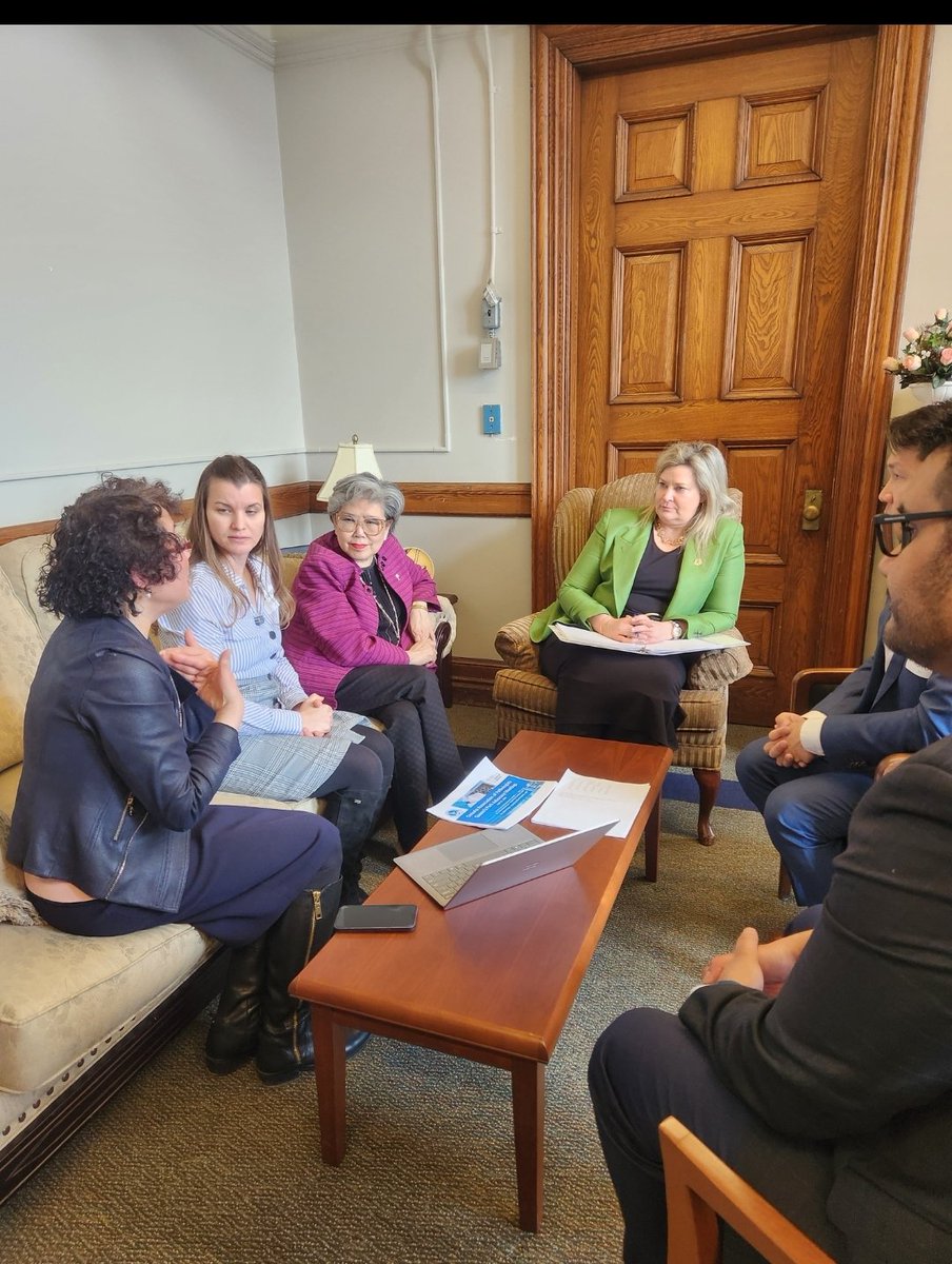 Yesterday Minister @DaisyWai_ and I met with medical professionals from @OntariosDoctors. We had the opportunity to hear about some of the great work they do as well as their vision to improve Healthcare. Thank you for sitting down with us at Queen's Park!