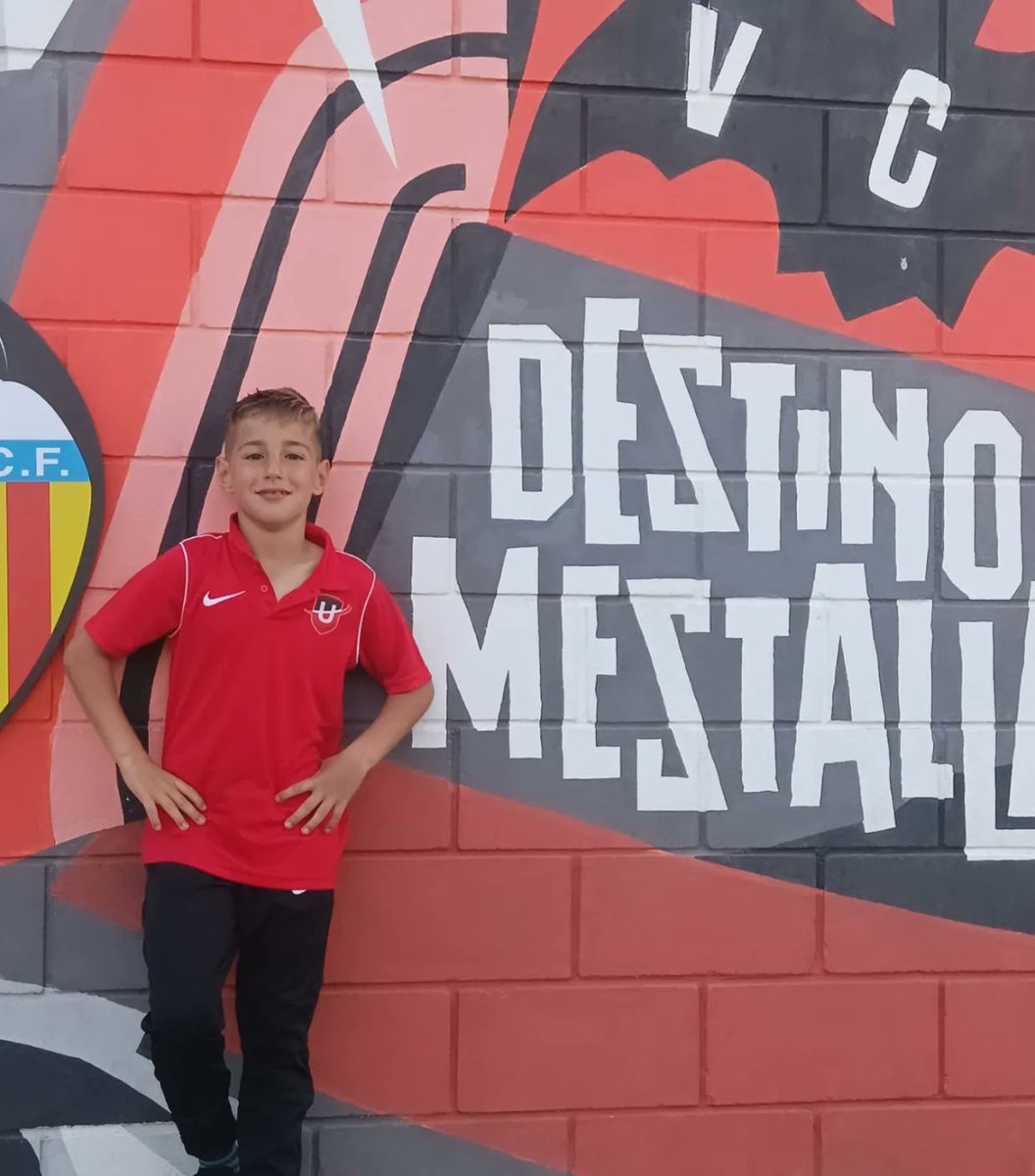 union_ibcf's tweet photo. ⚽♥️🖤  Pues así lo ha disfrutado nuestro jugador en  @Academia_VCF

Bruno (Benja C) 🔝👏🏻👏🏻

@Academia_VCF GRACIAS!!!
#sentiment #valentia #germanor
#ADNVCF🦇
#escolesvcf

#SomosUnión 
#GoDimoniets😈
@11teamsports
@vocamini_app
#sorsiemorsi

@esportbase
@ValenciaBasecom https://t.co/XVvtwotjFz