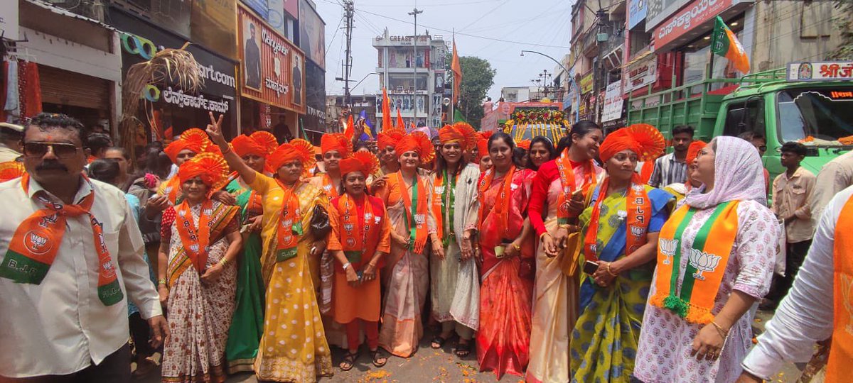 ShradhaAngadi's tweet photo. ಸಾವಿರಾರು ಕಾರ್ಯಕರ್ತರ ಹರ್ಷೋದ್ಗಾರ, ಮುಗಿಲು ಮುಟ್ಟುವಂತಿತ್ತು, ಮತ್ತೊಮ್ಮೆ ಮೋದಿ ಎಂಬ ಕಾರ್ಯಕರ್ತರ "ಜಯ ಘೋಷಣೆ" ಸಂಭ್ರಮ ವಾತಾವರಣಕ್ಕೆ ಸಾಕ್ಷಿಯಾಯಿತು. 

#NarendraModi | #AbkiBaar400Paar https://t.co/2RITV43ey4