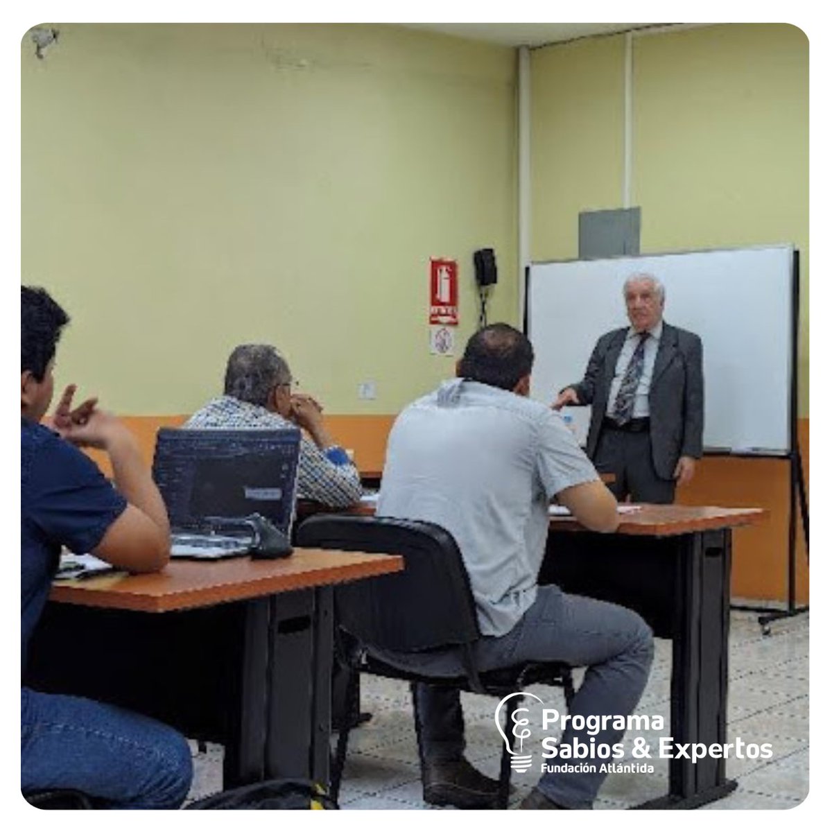 SabiosYExpertos's tweet photo. En Marzo, el Programa Sabios &amp; Expertos realizó un taller dirigido a miembros de ASIA titulado “Perspectivas Financieras para la Construcción, Aprendiendo de Finanzas y de la Evaluación Crediticia Bancaria”.

El taller fue impartido en 3 sábados, y duró un total de 12 horas. https://t.co/h5O1jWJQfn