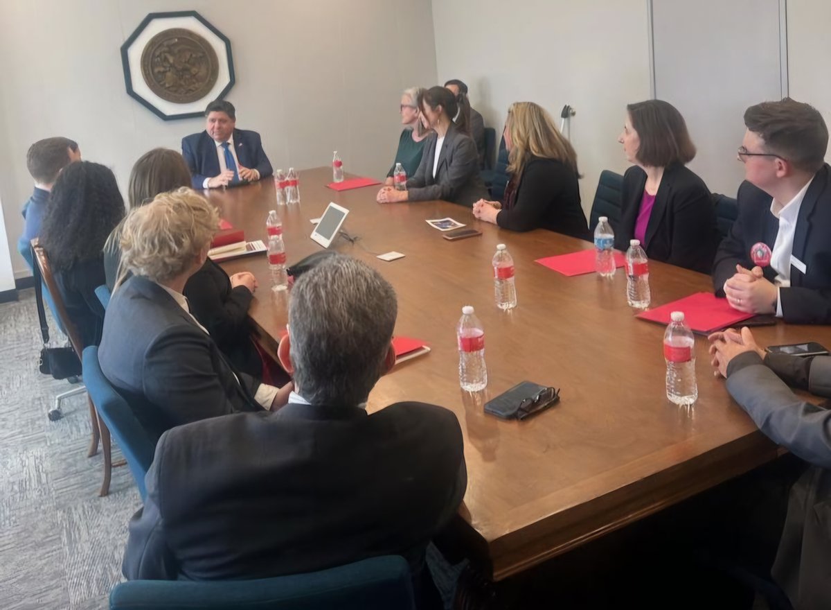 Thank you @GovPritzker for spending time today meeting with @LLSusa staff and volunteers! We're excited to work with you to protect cancer patients across Illinois from dangerous junk insurance plans that put too many people at risk.