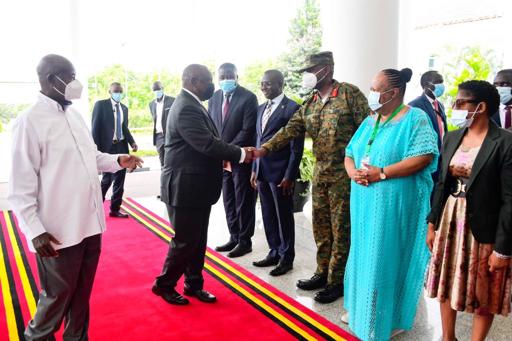 President of the Republic of Uganda Gen.@KagutaMuseveni introducing the Next President of Uganda Gen.@mkainerugaba to President of South Africa @CyrilRamaphosa . The Unstoppable Muhoozi Generation.