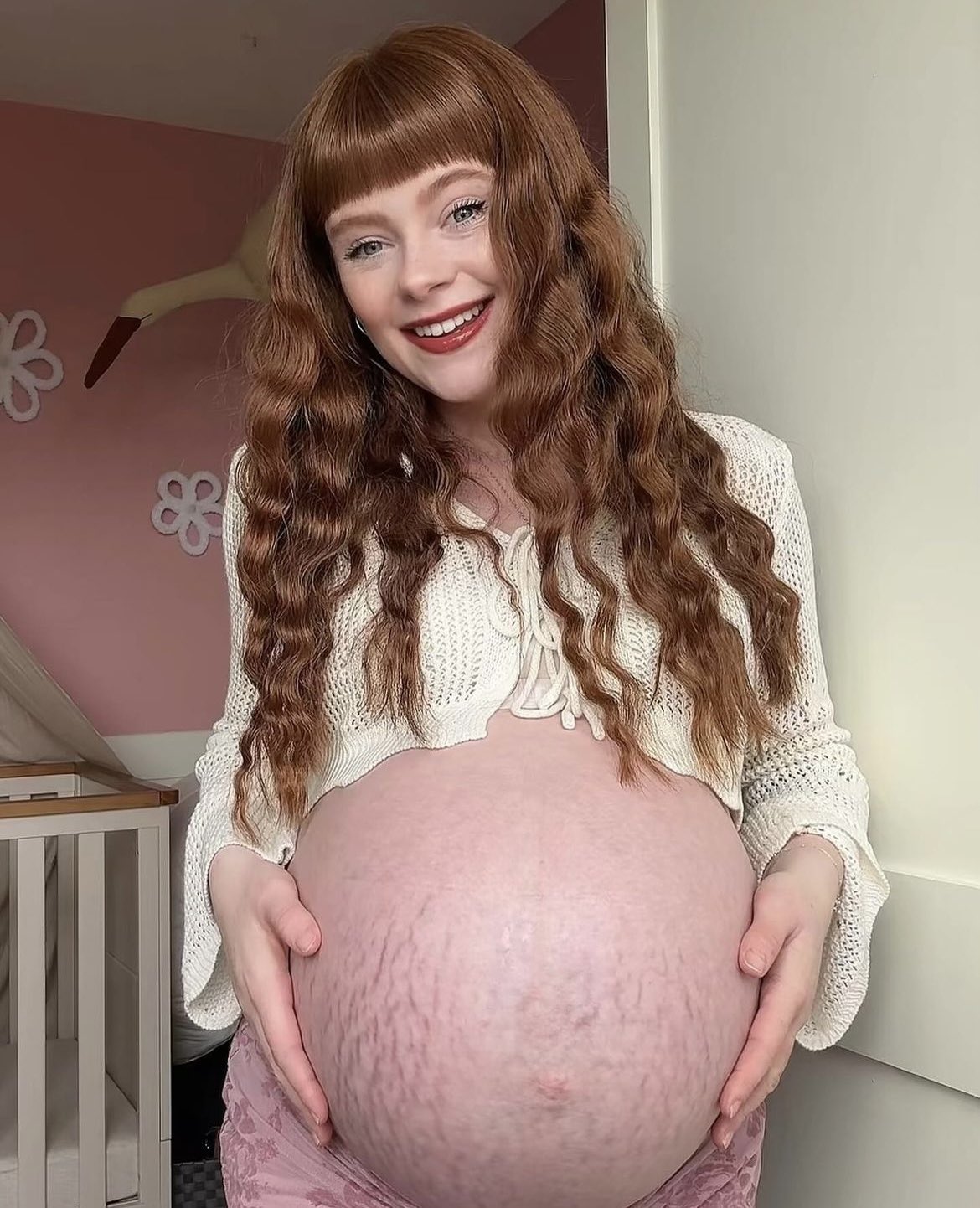 maiesiophilia Happy #BumpDay 🤰🏼❕ Bump appreciation of the week goes  to this beautiful momma, who's currently in labor. Awesome that she fully  embraced every mark earned throughout her pregnancy journey #