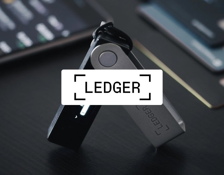 On m’a posé une question super pertinente lors d’un accompagnement en Vsio :

Et si Ledger fait faillite est-ce que je perds mes fonds ? 

Tout d’abord, vous devez savoir que vos cryptos ne sont pas stockées sur l’appareil, elles sont sur la blockchain. 

L’appareil vous servira