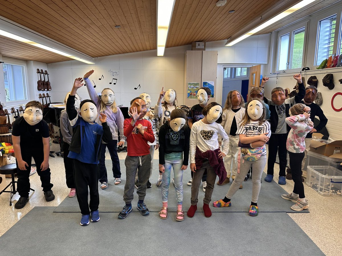 Mask unit in Grade3. What fun to be had when really thinking about body language and expression. #countermask  #hotseating  #monologue #clocking