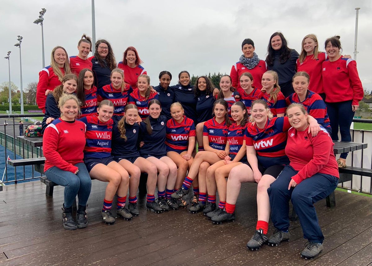 Loving the support from the ⁦@ClontarfRugby⁩ women’s senior team for our U16s gang! 🙏 🏉 💪