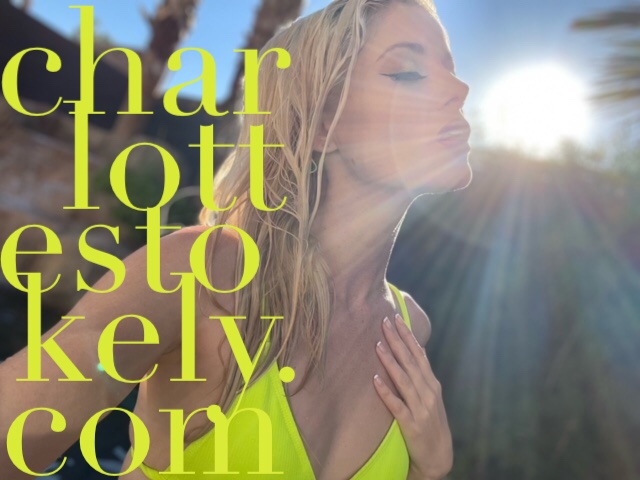 Watch Charlotte Stokely 🐝's leaked NSFW photo on TwXstars