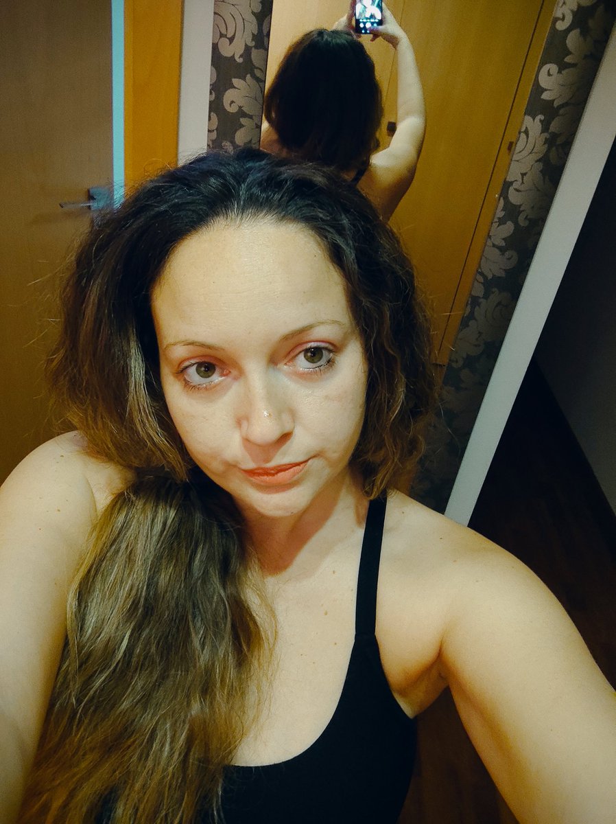 Pyly22's tweet image. Con pelos y a lo loco 💃 una que se despide ya, gracias a todos por los ánimos de hoy 🥰😘