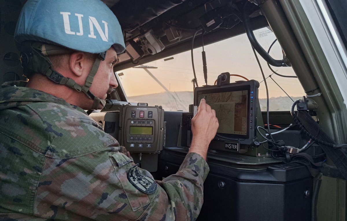 Con fortaleza, lealtad y valor , contribuyendo a la paz y a la seguridad del Líbano, el contingente español en @UNIFIL_ ha celebrado el 313 aniversario de la creación del Arma de Ingenieros, el Arma del trabajo técnico y especializado.#MOPS