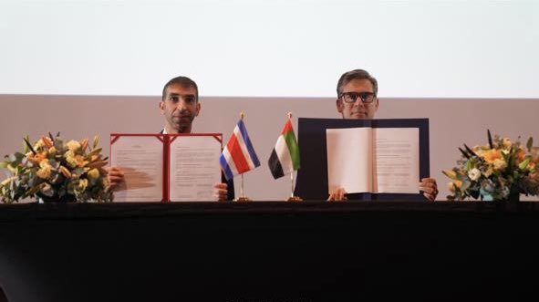 Manuel_Tovar_R's tweet photo. Costa Rica 🇨🇷 y Emiratos Árabes Unidos 🇦🇪 firmamos hoy el Acuerdo de Asociación Económica en Comercio e Inversión; el primer acuerdo firmado con una nación del Medio Oriente y el Golfo que estimulará la IED y nuestras exportaciones a este gran mercado. ⁦@ThaniAlZeyoudi⁩ https://t.co/SXCPvzms0c