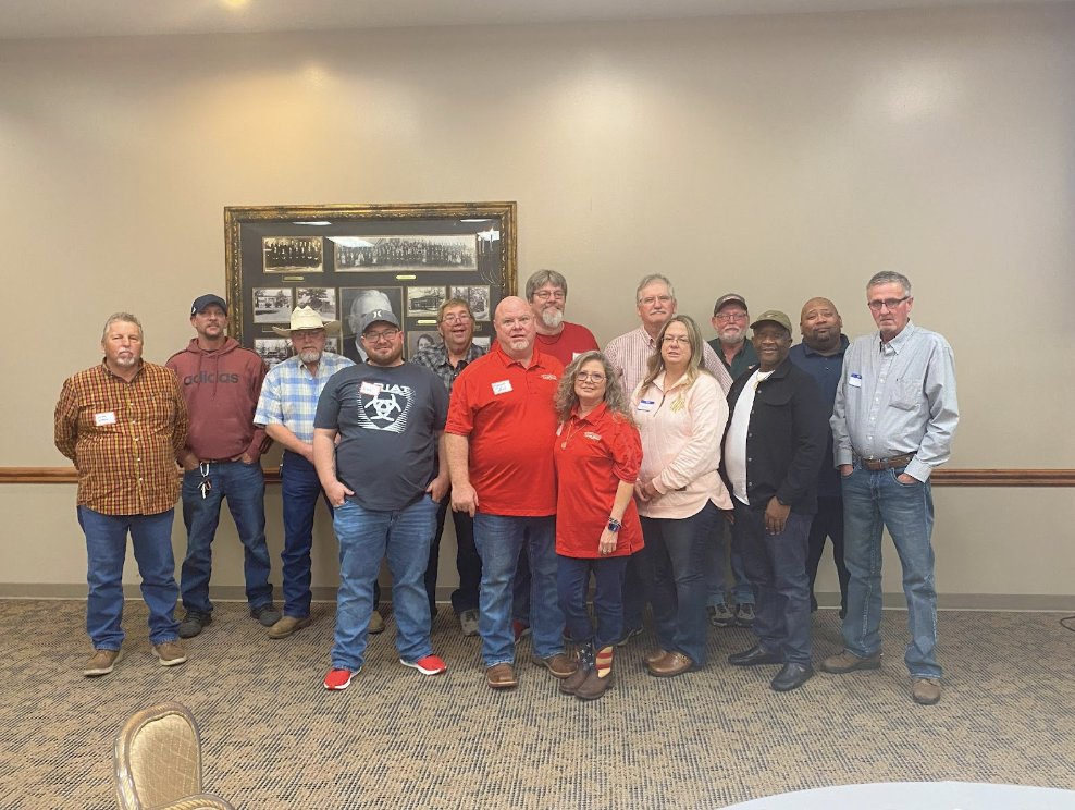 🎉🚚 Celebrating our dedicated drivers at Land O’Frost! 🌟 Together, they achieved 15,261,290 safe miles in 2023, reflecting their dedication to the well-being of the communities they serve. Thank you for being the backbone of our operations! 🙌🏼🛣️ #DriverSafety #LoFFamily