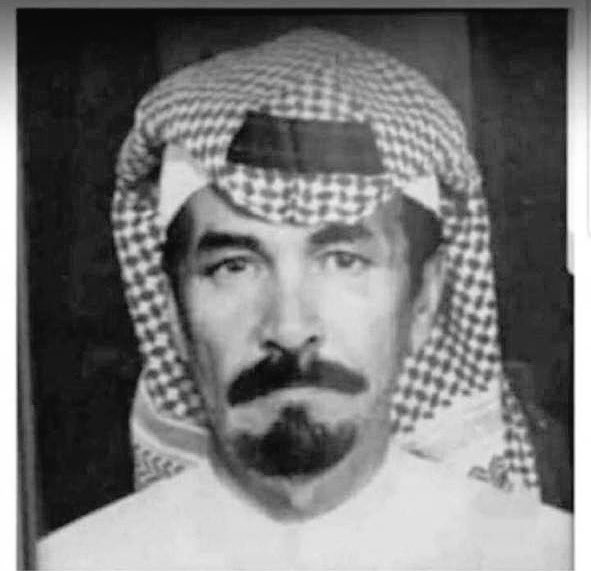 شابت شواربنا وشابت لحانا
وبار الصديق اللي عرف سر مخباي

يقول عانوا خالي الجيب جانا
مايدري ان الجيب تخليه يمناي
-
بيتين ثمينة لـ صالح بن جهز الدلبحي رحمه الله