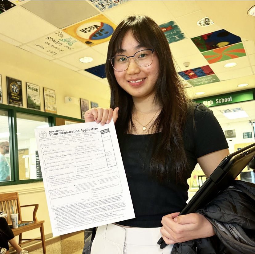 It’s NJ High School Voter Registration Week & local Leagues are partnering with students to encourage young folks to register to vote.  Join them by registering to vote online: voter.svrs.nj.gov/register (Pictured in Glen Rock, Livingston, and Neptune registering to vote)