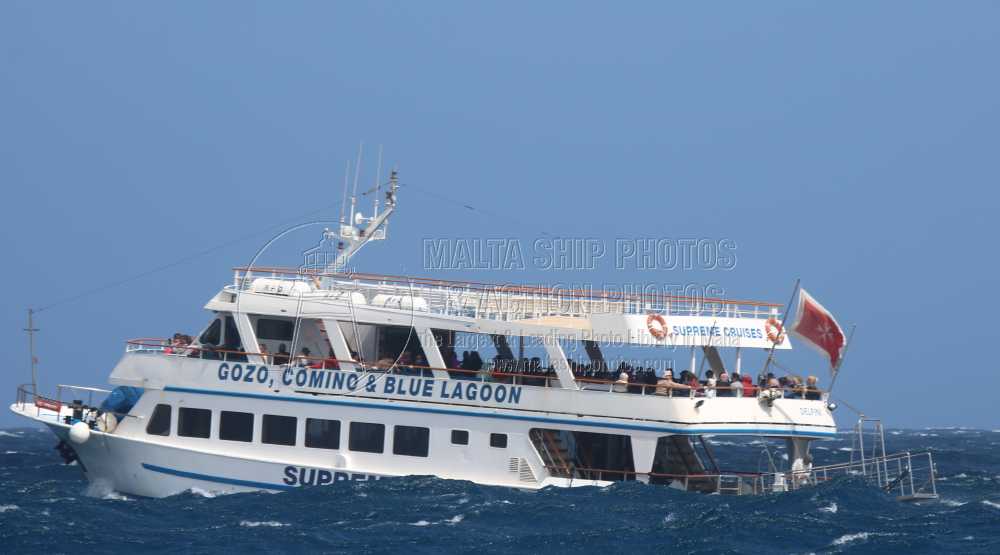 #RocknRoll - #SupremeCruises #HarbourTourBoat #DELFINI #approaching #grandharbourmalta - 17.04.2024 - maltashipphotos.com - NO PHOTOS can be used or manipulated without our permission