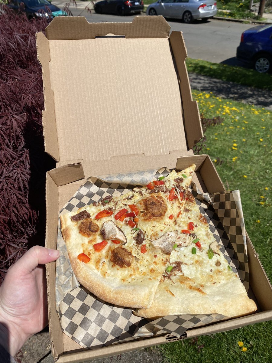 rainbraintrivia's tweet photo. #PortlandPizzaWeek stop #2:
“Megan Thee Scallion” from Straight From New York on Hawthorne https://t.co/CMFjqL6gRc