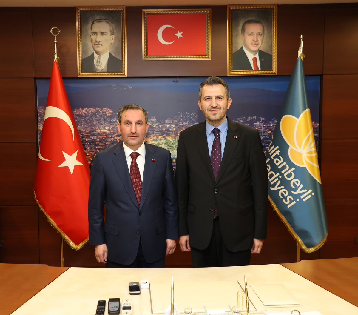 ayhanusdi's tweet photo. 31 Mart Yerel seçimlerinde sahada yoğun çalışmalar gerçekleştirdiğimiz İlçe Yönetim Kurulu Üyelerimiz ve Mahalle Başkanlarımızla birlikte, Sultanbeyli Belediye Başkanımız Sn. Ali Tombaş'a hayırlı olsun ziyaretinde bulunduk.

Hemşehrilerimize hizmet yolunda, Sn. @alitombastr Başkanımıza başarılar diliyorum.