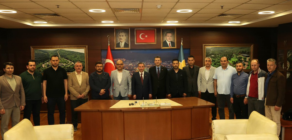 ayhanusdi's tweet photo. 31 Mart Yerel seçimlerinde sahada yoğun çalışmalar gerçekleştirdiğimiz İlçe Yönetim Kurulu Üyelerimiz ve Mahalle Başkanlarımızla birlikte, Sultanbeyli Belediye Başkanımız Sn. Ali Tombaş'a hayırlı olsun ziyaretinde bulunduk.

Hemşehrilerimize hizmet yolunda, Sn. @alitombastr Başkanımıza başarılar diliyorum.