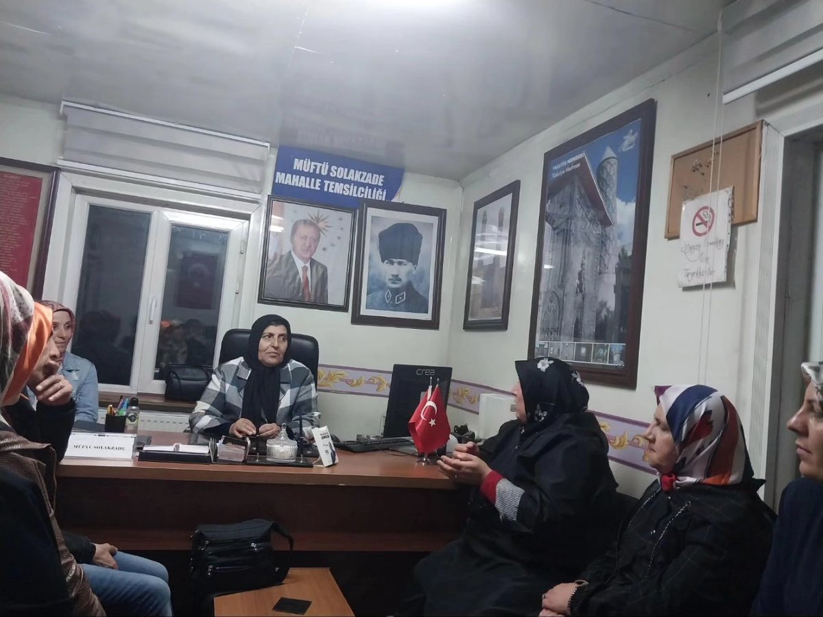SDolayman's tweet photo. İlçe Kadın Kolları Başkanımız Sn. @saniye_tokce hanım efendinin katılımı ile mahallemiz kadın kolları yönetim  kurulu  toplantısı gerçekleştirildi. Hayırlara vesile olsun.
@RTErdogan @Akparti @erkankandemir 
@aysekesir @YildizGungor4
@avibrahimK @HaktanOmeroglu 
@avbeyzasaltuklu https://t.co/cbksa1NEXW