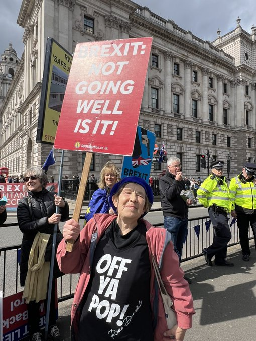 I usually hate to see myself, but I just had to show off my #OYP Off Ya Pop T-shirt in Westminster today. @ReeceDinsd45561 @SODEMAction