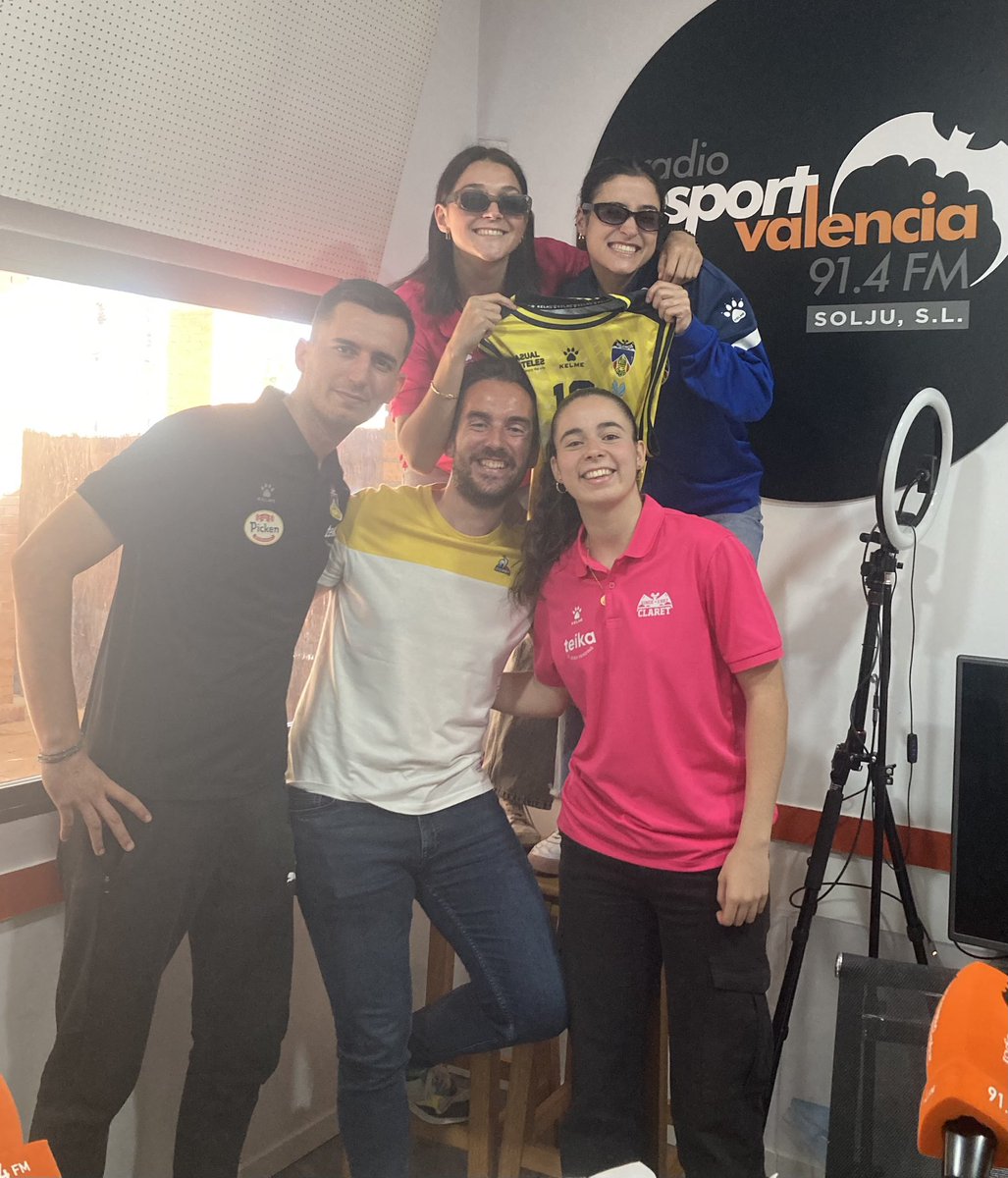 PODCAST 📻| #BasketEsport 17/04/24 con <a href="/abelaguado_/">Abel Aguado</a>

•Entrevista a <a href="/marinableda_/">Marina Bleda</a>, <a href="/sofiaafonsog/">Sof</a> , <a href="/JuditRochina/">Juu</a> y <a href="/AlbertoPR14/">Alberto Pastor Real</a> de <a href="/CBClaret/">CB Claret Benimaclet</a>

•Temporada en #LFChallenge

•Permanencia

•Y mucho más 🏀🍊

🎧 ivoox.com/basket-esport-…