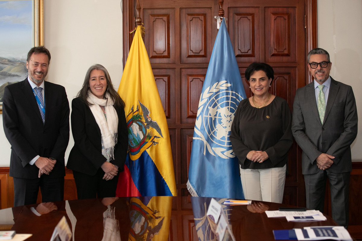 Ecuador fortalece cooperación migratoria La canciller @gabisommerfeld se reunió con @FedericoAgusti de @ACNUREcuador y la jefa de Misión de @OIMEcuador, Mariana Rendón, para coordinar acciones que garanticen los derechos y asistencia oportuna para los migrantes ecuatorianos.